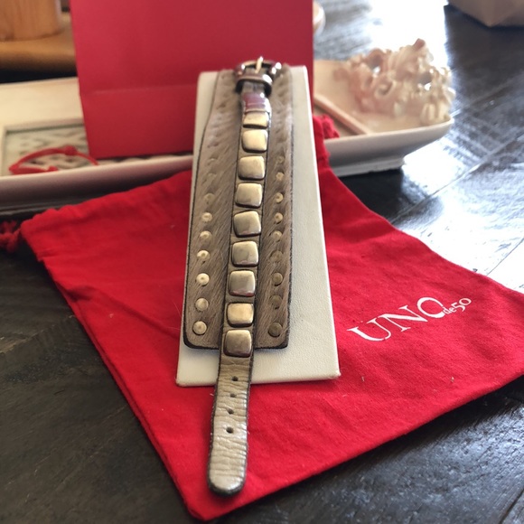 Uno de 50 cream cowhide leather with silver rivets unisex cuff. - Picture 7 of 14